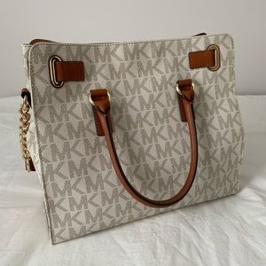 🎄🎁 NWOT Michael Kors Hamilton Signature Tote...excellent condition. Never used